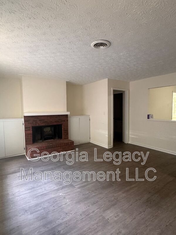 Building Photo - 1120 Sweetwater Cir