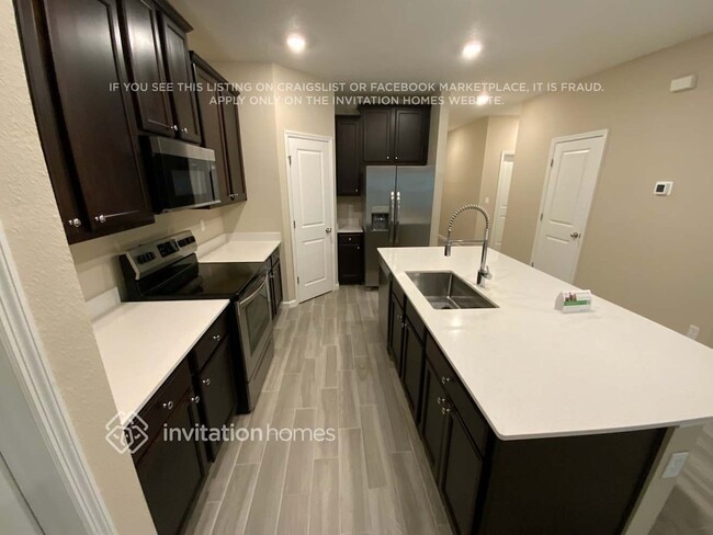 Foto del edificio - 2421 Laylas Wy