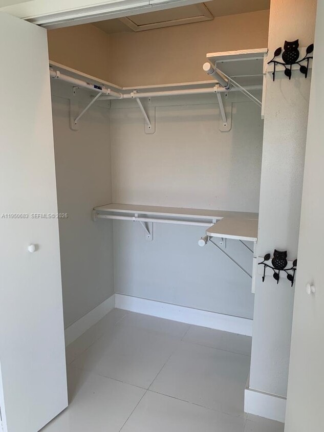 Building Photo - 10370 SW 150th Ct