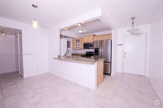 Building Photo - 8873 Fontainebleau Blvd