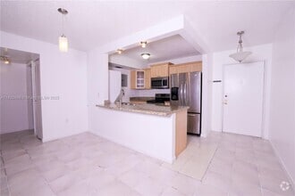 Building Photo - 8873 Fontainebleau Blvd