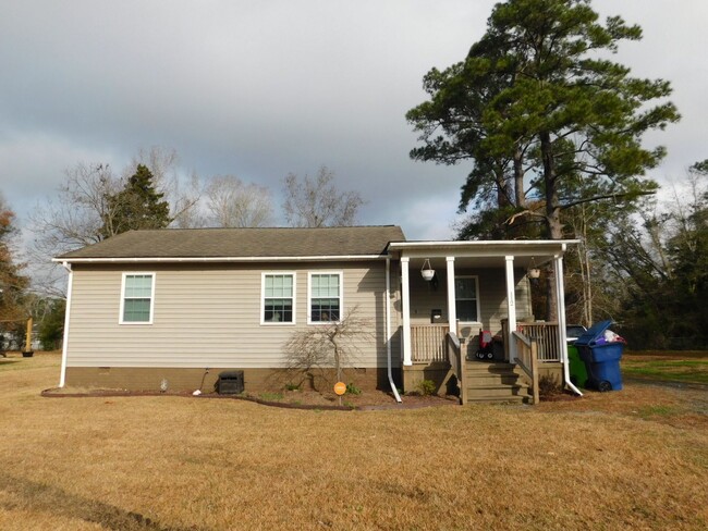 Building Photo - Cozy Havelock Home