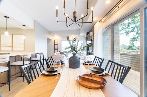 Building Photo - 260 Maki Av