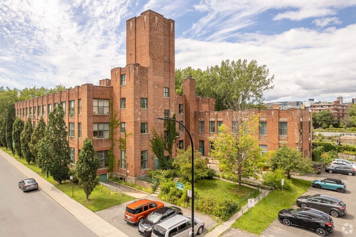 Le SaintPatrick Apartments 2485 SaintPatrick Montréal, QC