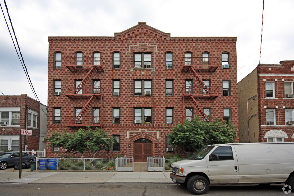 Primary Photo - 20 Bay 34th St