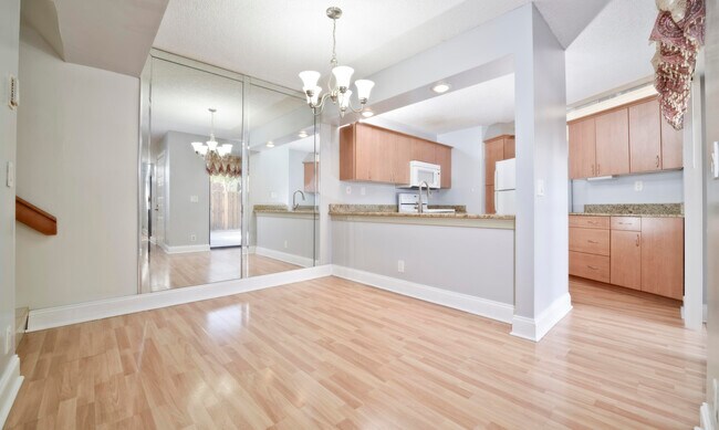 Foto del edificio - 8353 Trent Ct