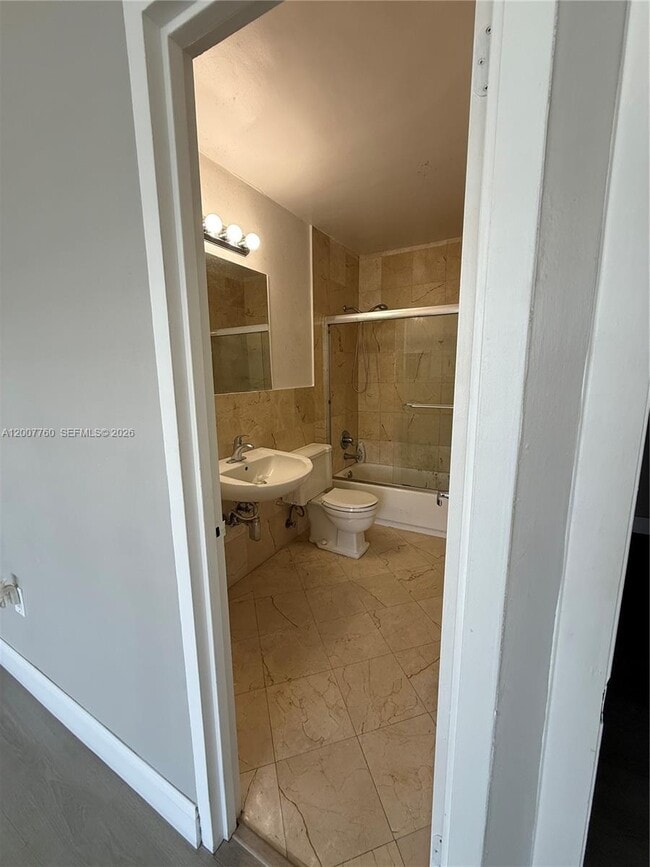 Foto del edificio - 5313 Collins Ave