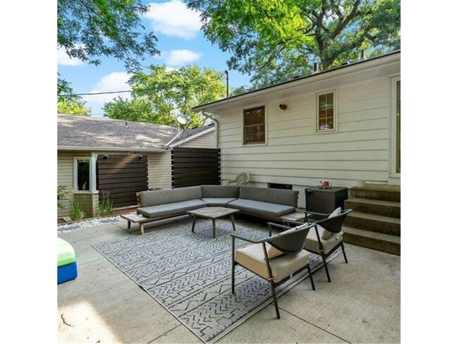 Foto del edificio - 4520 Vandervork Ave