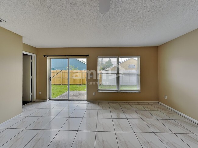Building Photo - 3025 Holland Dr