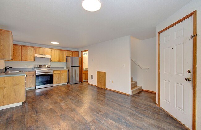 Foto del edificio - Spacious 3bd 2.5ba Unit in 4Plex - Avail. Now!
