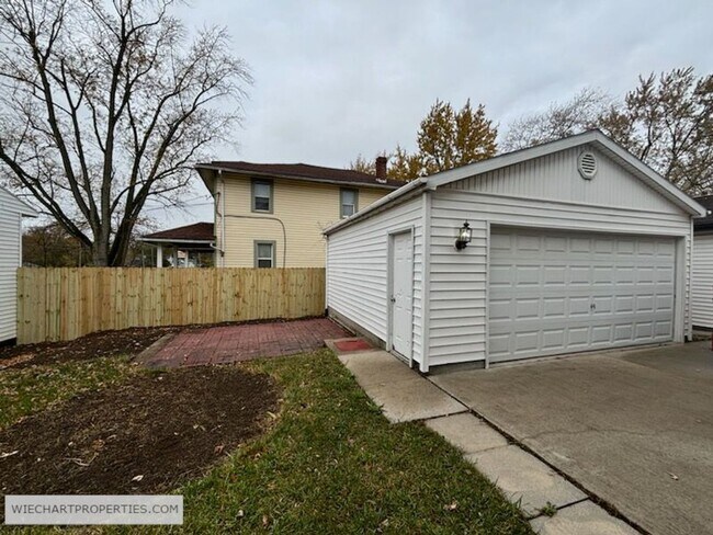 Building Photo - Fully Remodeled Home: 3-Bedroom, 1 Bath wi...