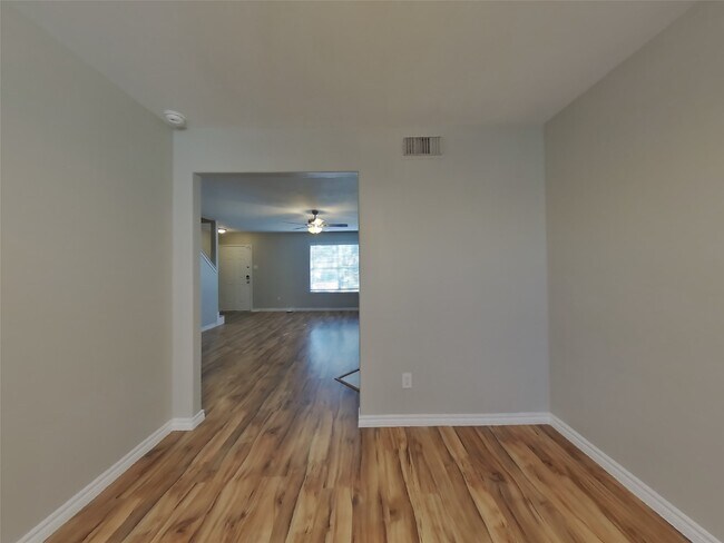 Building Photo - 1910 Flycaster Dr