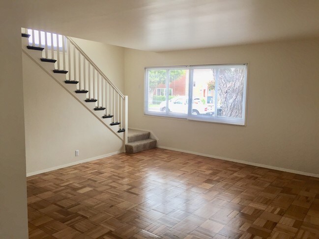 Building Photo - 438 Serrano Dr