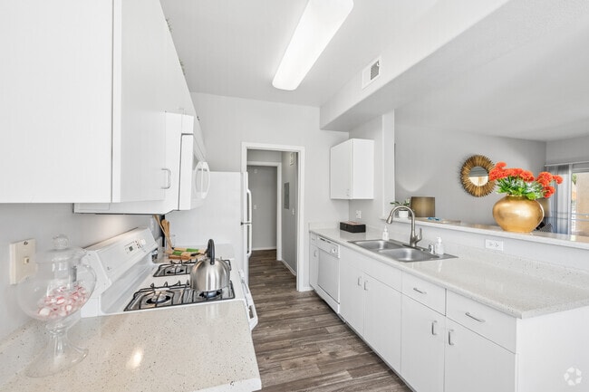 Interior Photo - The Logan at Charleston