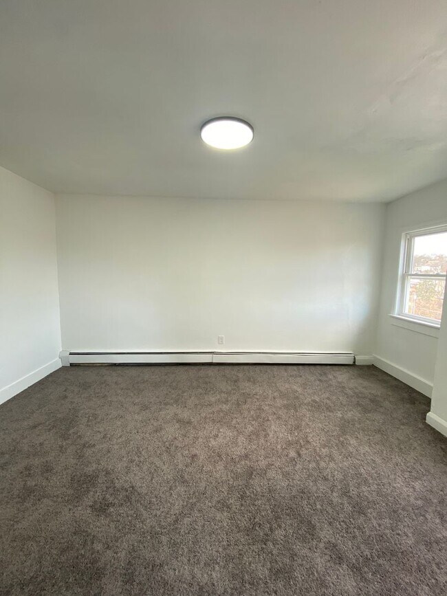 Foto del edificio - Available MAY 2026 - Beautiful renovated 3 Bedroom, 2 Bath Home in Heart of Allentown!