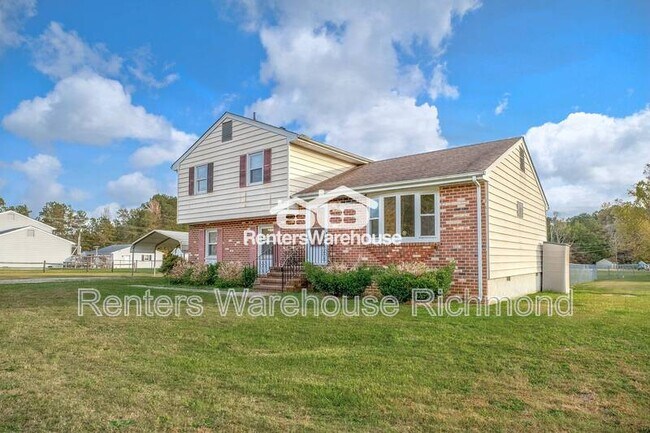 Building Photo - 25801 Tanglewood Dr
