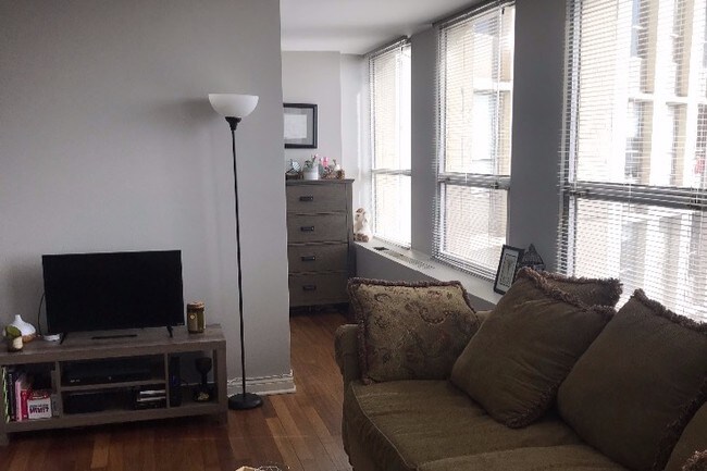 Foto del edificio - 2626 N Lakeview Ave