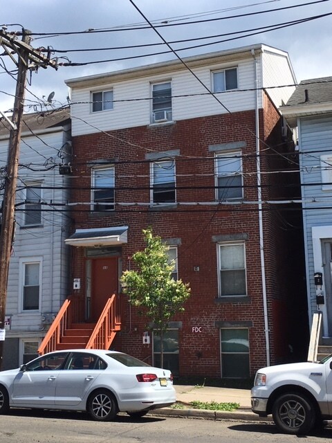 Primary Photo - 168 Hamilton St
