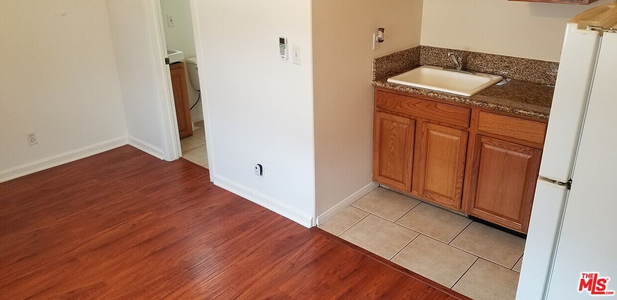 Foto principal - 1816 South La Brea Ave