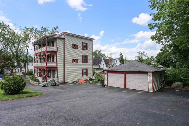 Building Photo - 715 Belmont St