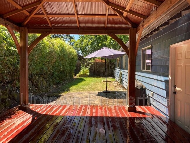 Photo - 16620 SW Oak St House