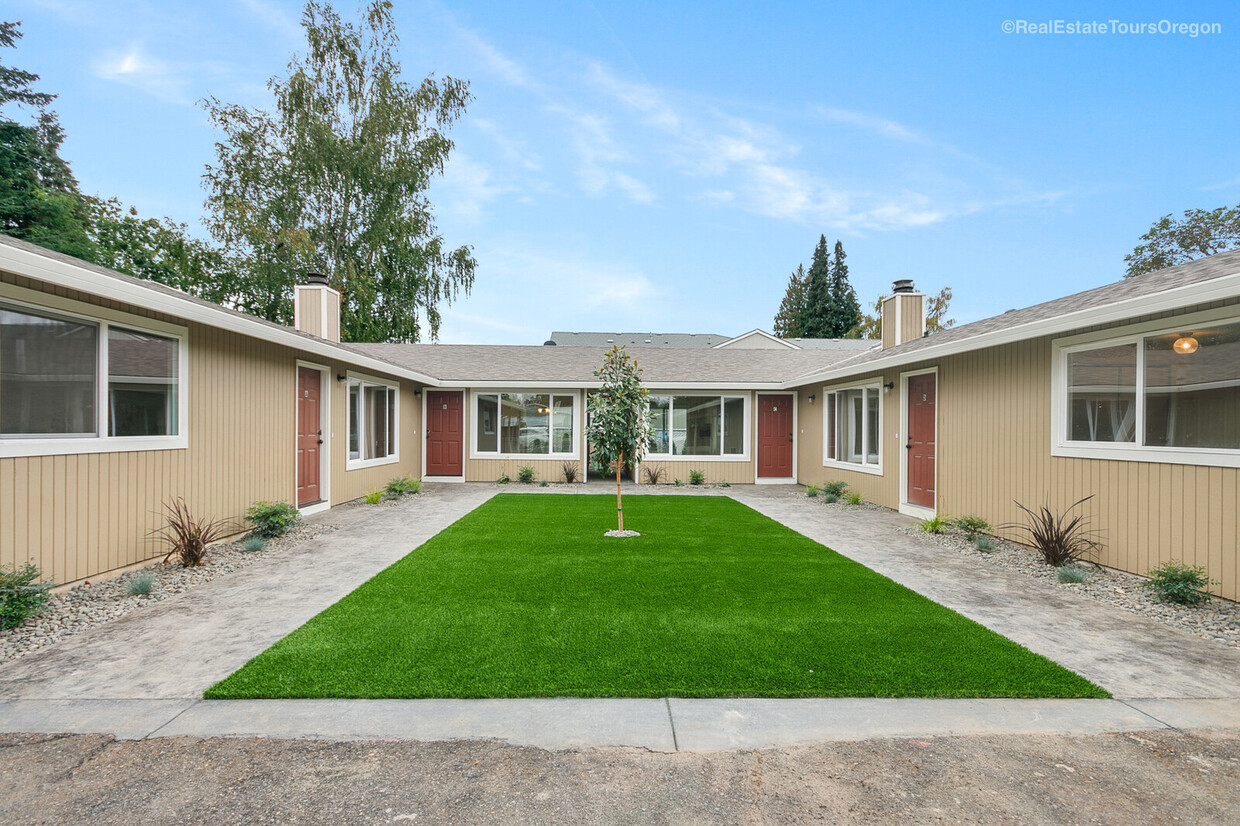 Courtyard - 151 N 29th Ave