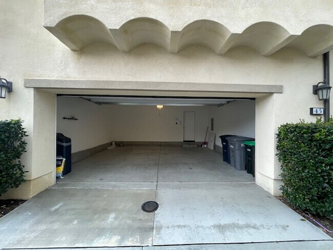 Building Photo - Newer Corner Unit 2000 sq feet in Bakers R...