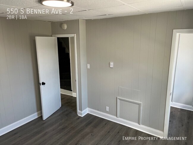 Building Photo - 2nd/3rd Floor: 2 Bedroom/ 1 Bathroom Apart...