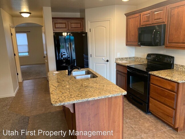 Building Photo - 3 br, 2.5 bath House - 3419 S River Road #40