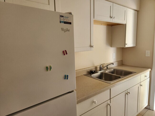 Building Photo - Cozy Home in Lehigh