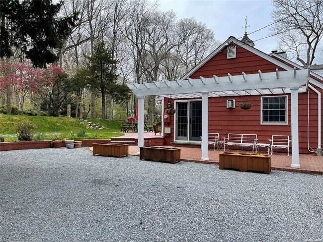Building Photo - 1568 Laurel Hollow Rd