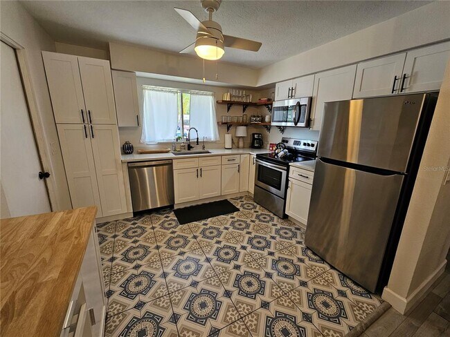 Foto del edificio - 6442 Colonial Dr