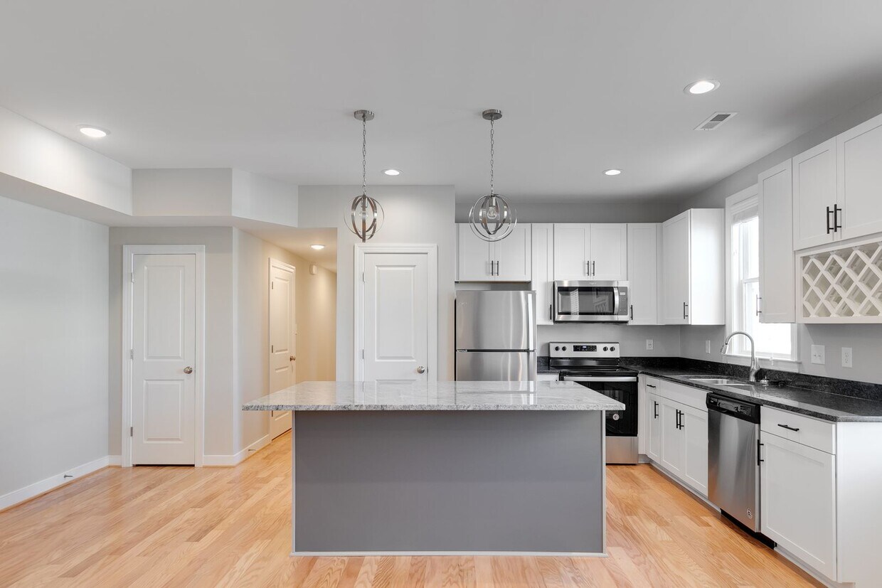 Primary Photo - 1013 N 33rd St.