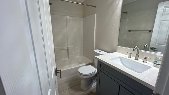 Building Photo - Beautiful West Lancaster Home