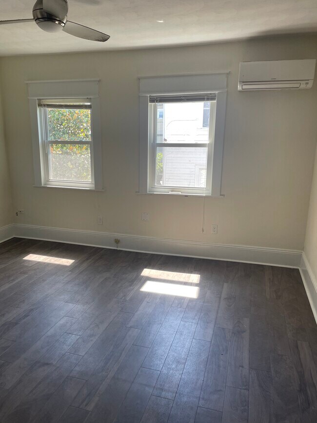 Spacious bedroom - 412 Walnut Ave SE