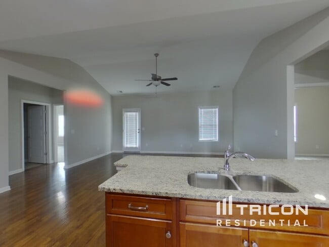 Building Photo - 814 Ellyson Dr