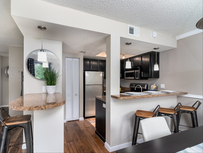 Cocina comedor - Lakes of Northdale Apartments