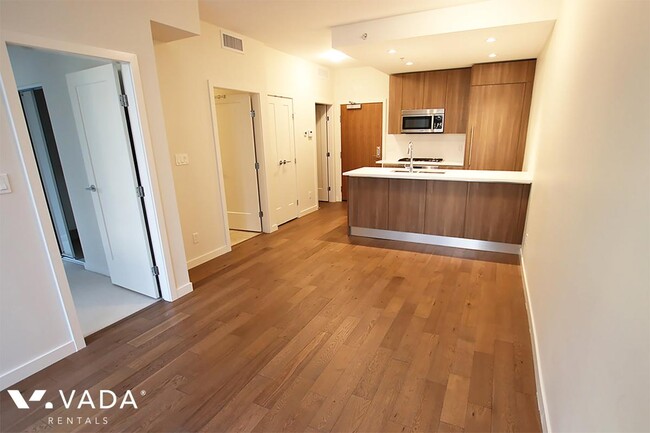 Building Photo - West 10th &amp; Maple Apartment For Rent 7...