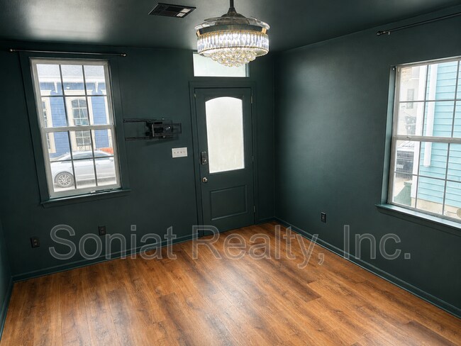 Foto del edificio - 1461 N Robertson St