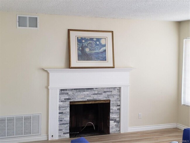 Building Photo - 415 S Jennifer Ln