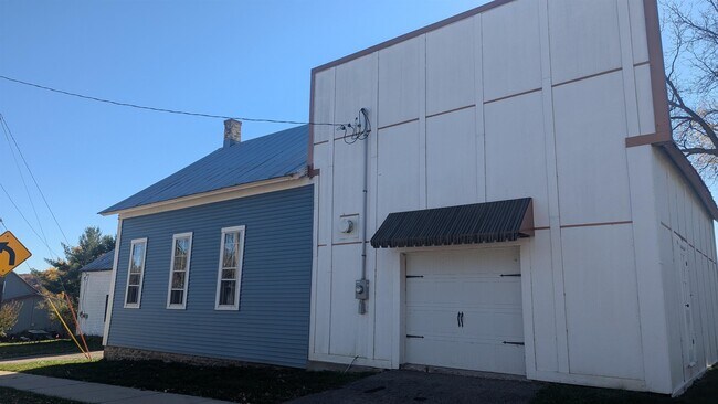 Foto del edificio - 170 E Main St