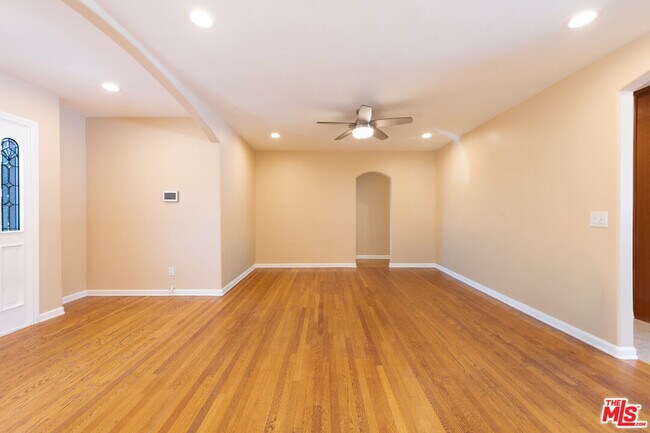 Building Photo - 4948 Petit Ave