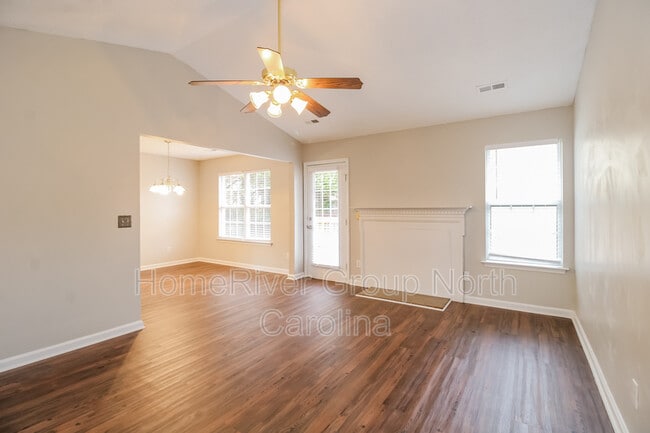 Building Photo - 395 Creekview Dr