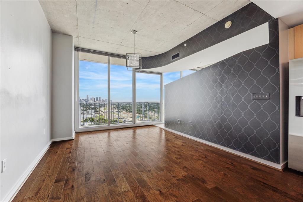 Foto principal - 5925 Almeda Rd