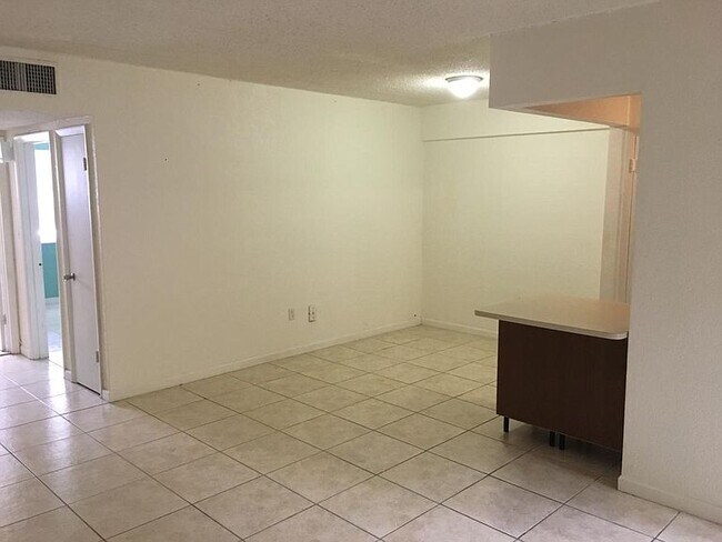 Foto del edificio - 1821 NE 168th St