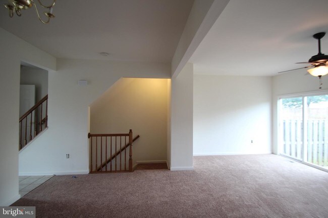 Building Photo - 860 Persimmon Pl