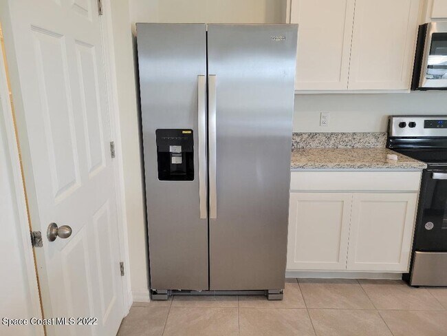 Stainless Appliances - 3619 Foggy Mist Rd SE