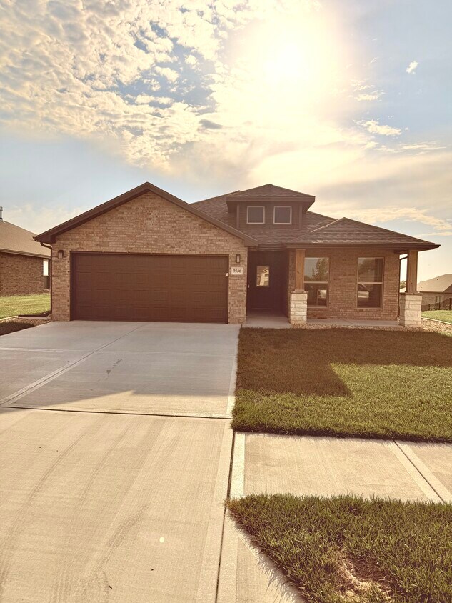 Primary Photo - 7538 Apache Dr
