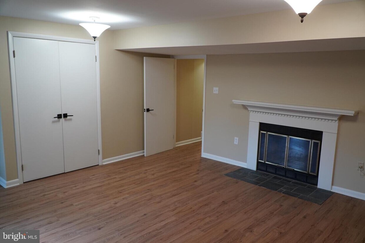 14869 Cherrydale Dr, Woodbridge, VA 22193 Townhome Rentals in