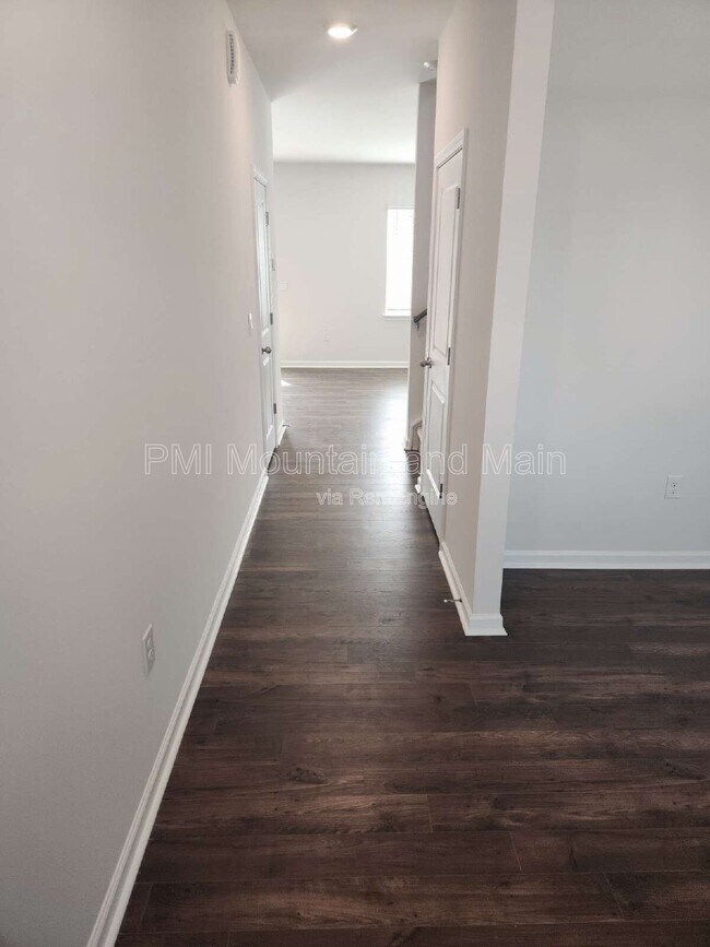 Foto del edificio - 92 Queen Vly Wy